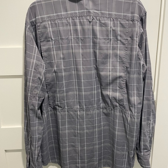 COLUMBIA SPORTSWEAR Men’s Gray Plaid Button-Up Long Sleeved Shirt - Picture 6 of 11